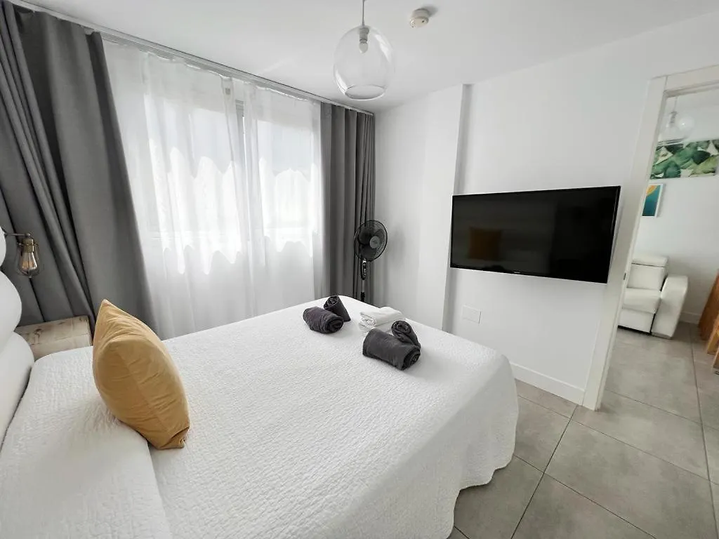 Bristol Sunset Beach Private Apartment コラレホ